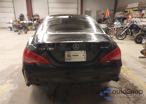 2018 Mercedes-Benz Cla 250 4Matic z USA, uszkodzony, nr VIN WDDSJ4GB9JN555351